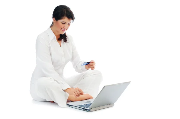 Young woman with credit card and laptop — Stock Photo, Image