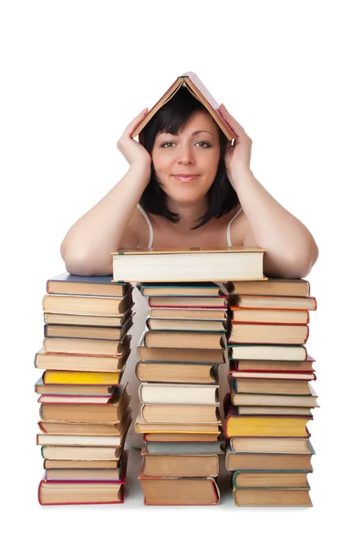Jeune femme souriante avec tas de livres — Photo