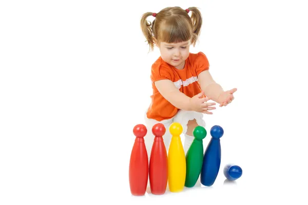 Pequena garota engraçada com brinquedos — Fotografia de Stock
