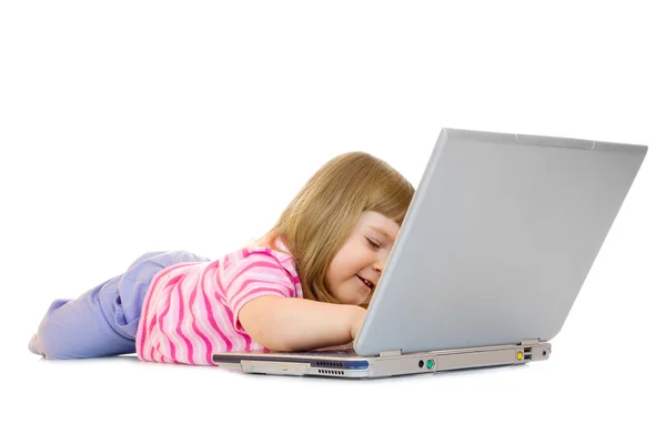 लैपटॉप के साथ छोटी लड़की — स्टॉक फ़ोटो, इमेज