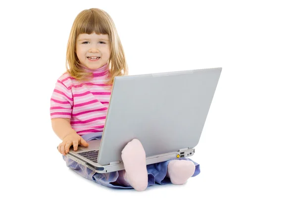 Dizüstü bilgisayar ile gülümseyen kız — Stok fotoğraf