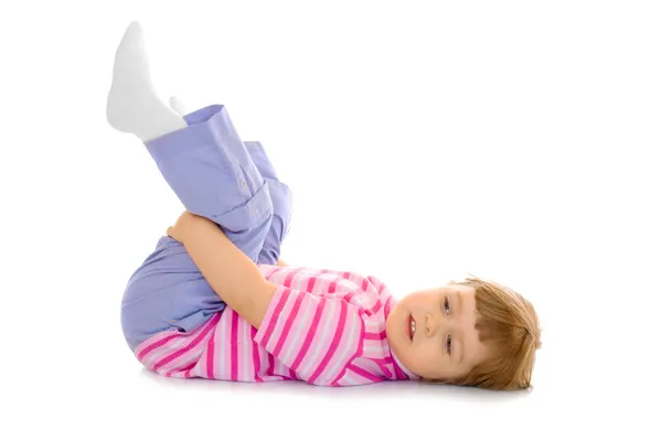 누워 있는 재미 있는 어린 소녀 — 스톡 사진
