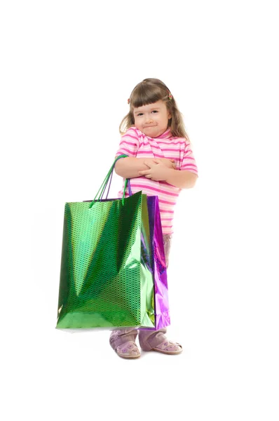 Маленькая улыбающаяся девочка с сумками — стоковое фото