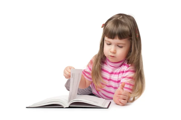 Küçük kız kitap okumak — Stok fotoğraf