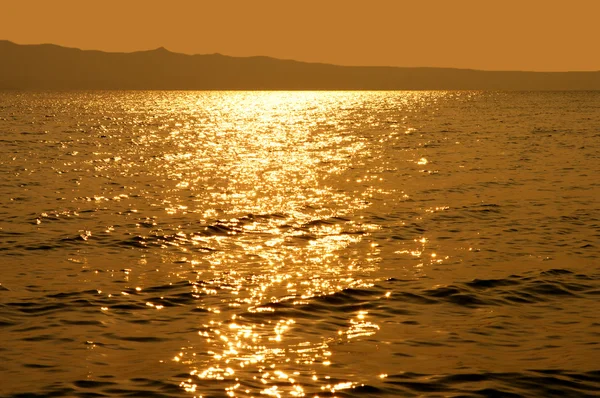 Zomer zonsondergang op zee — Stockfoto