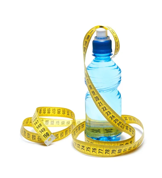 Blauwe fles water met centimeter tape — Stockfoto