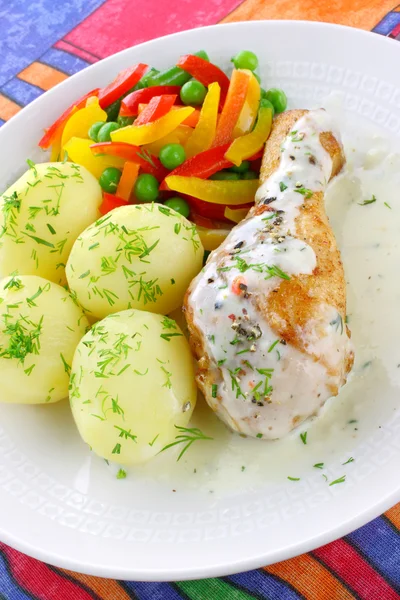 Piernas de pollo con verduras — Foto de Stock