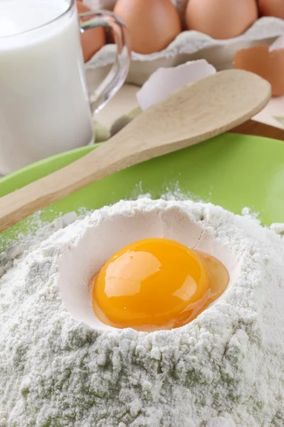 卵、小麦粉 — ストック写真
