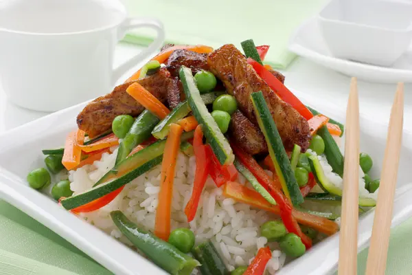水稻与猪肉和蔬菜 — 图库照片