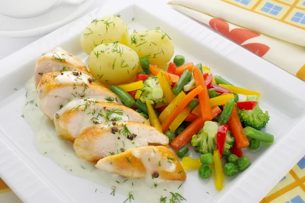 Chicken breast with vegetables — Stock Photo, Image