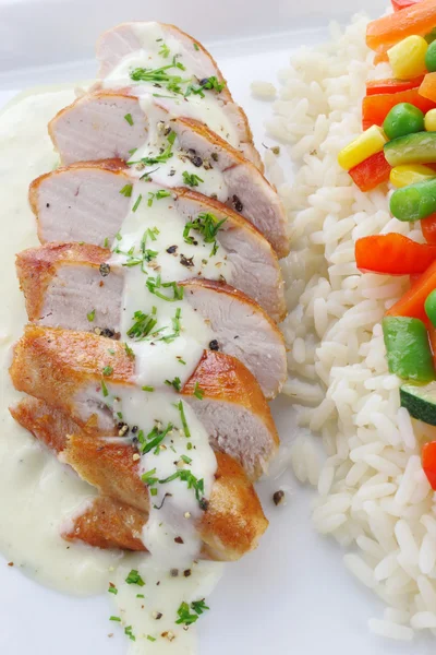 Chicken breast with rice and vegetables — Stock Photo, Image