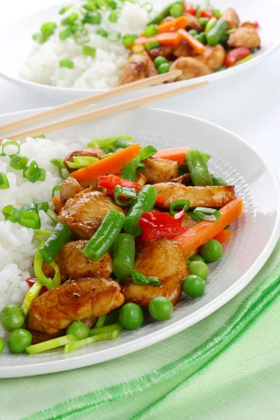 Pollo con arroz y verduras — Foto de Stock