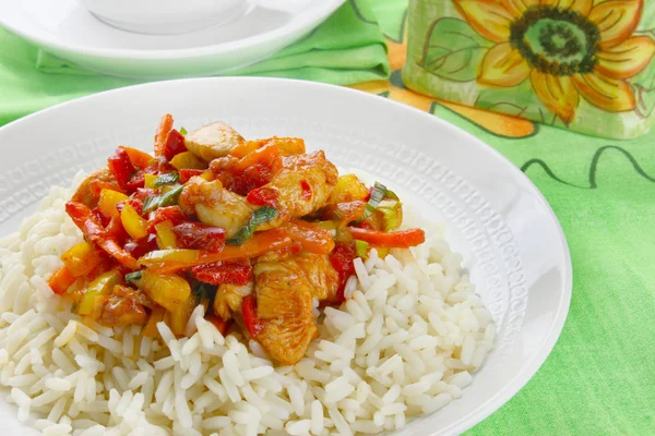 Kyckling med ris och grönsaker — Stockfoto