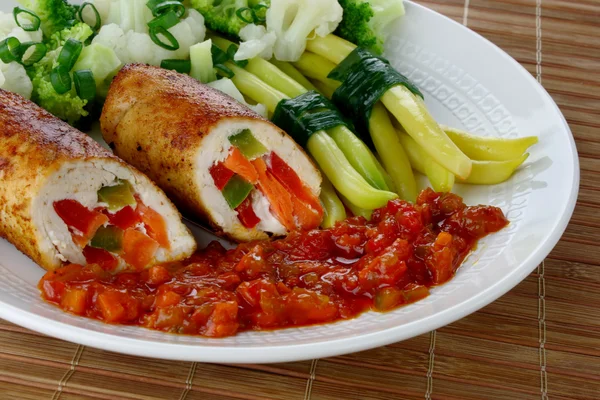 Mięso z kurczaka faszerowane warzywa — Zdjęcie stockowe