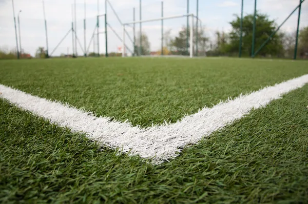 Bílá čára na fotbalového hřiště — Stock fotografie