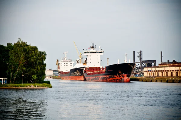 Navi portacontainer nel cantiere navale — Foto Stock