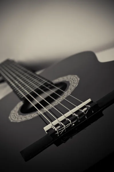 Guitare acoustique noire — Photo
