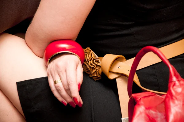 Rode vrouw accessoires zak en armband — Stockfoto