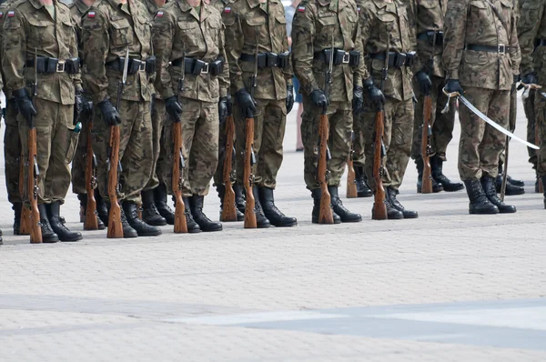 Soldados durante o exercício na praça — Fotografia de Stock