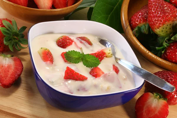 Erdbeerjoghurt — Stockfoto