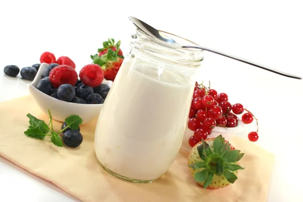 Iogurte de fruta — Fotografia de Stock