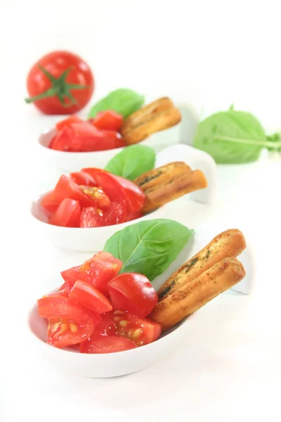 Grissini con tomate y albahaca — Foto de Stock