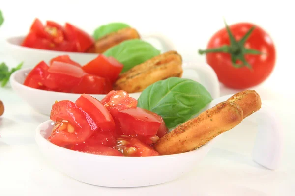 Grissini con tomate y albahaca — Foto de Stock