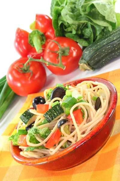 Спагетті салат — стокове фото
