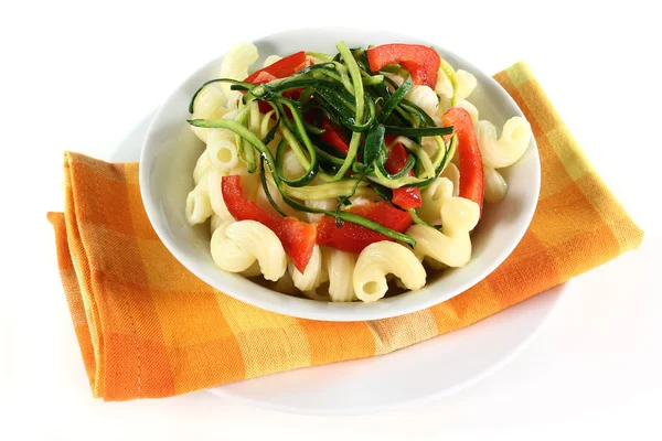Těstoviny s paprikou cukety zelenina — Stock fotografie