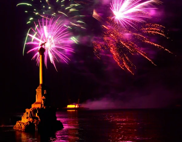 Salute, fireworks above the Sevastopol bay. — Stock Photo, Image