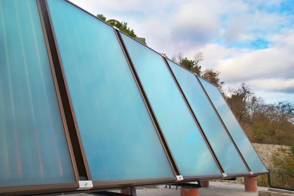 Solární vodní topný systém — Stock fotografie