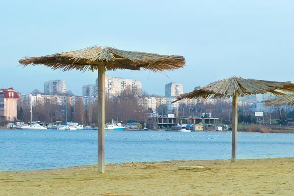 Coast with umbrellas — Stock Photo, Image