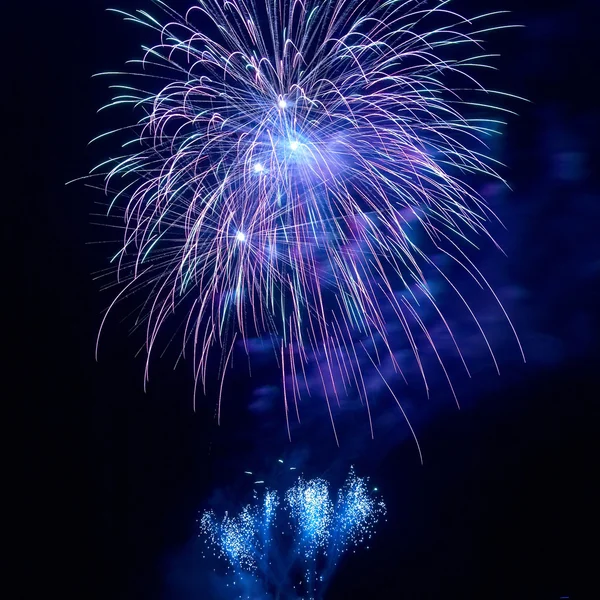 Hermosos fuegos artificiales — Foto de Stock