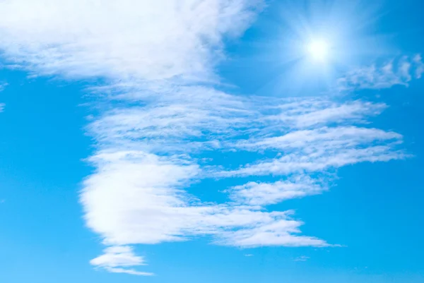 太阳、 云和天空 — 图库照片