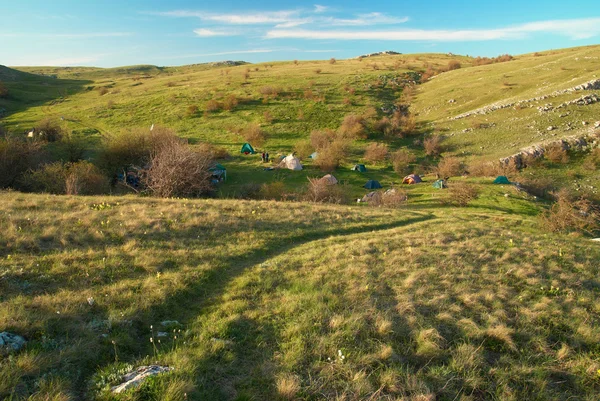 Tent camp in the hills. — Stock Photo, Image