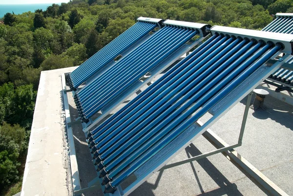 真空太阳能热水系统 — 图库照片
