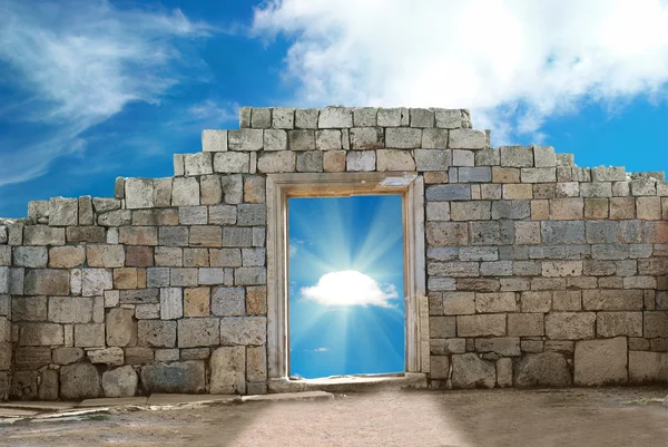 Wall with entrance — Stock Photo, Image