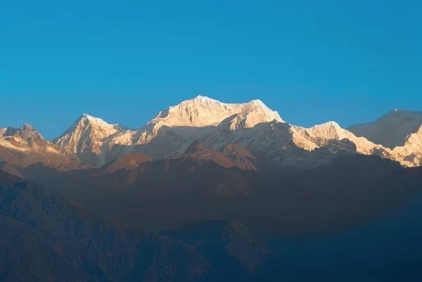 Salida del sol por encima de Kangchenjunga — Foto de Stock