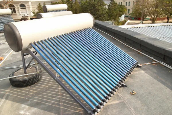 Vakuové solární systémy pro ohřev vody — Stock fotografie