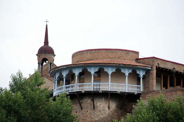 Balcones tradicionales de madera tallada del casco antiguo de Tiflis, República de Ge —  Fotos de Stock