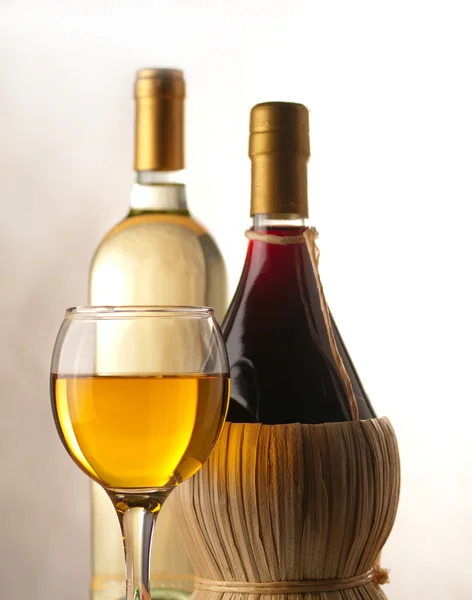 Białe i czerwone wino — Zdjęcie stockowe