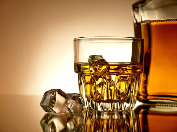 Whiskey z lodem — Zdjęcie stockowe