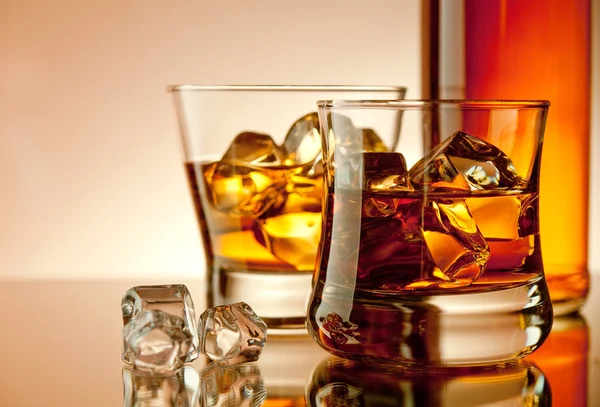 Whisky met ijs — Stockfoto