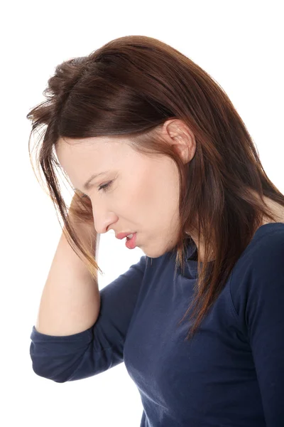 Женщина с головной болью — стоковое фото