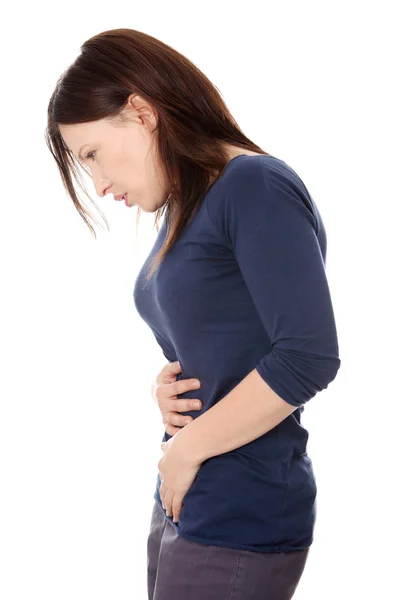 Mujer sosteniendo su estómago — Foto de Stock
