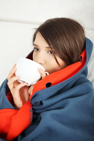 Young woman caught cold. — Stock Photo, Image
