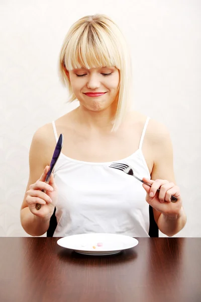 Mujer comiendo suplemento nutricional —  Fotos de Stock