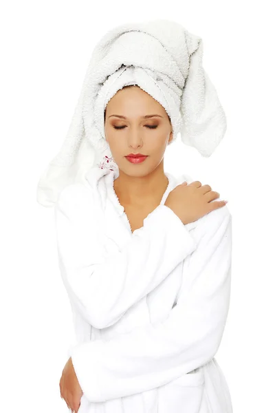 年轻漂亮的女人穿浴袍 — 图库照片