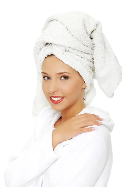Jovem mulher bonita em roupão de banho — Fotografia de Stock
