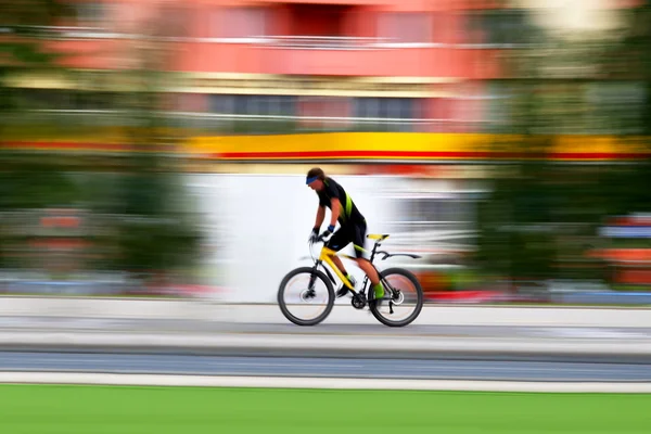 Cavaleiro ciclista — Fotografia de Stock